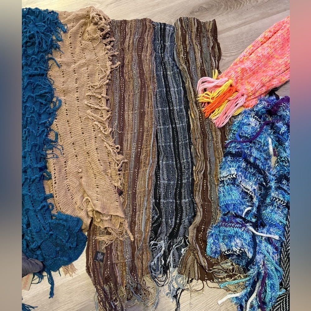 Bundle of 13 assorted Women’s scarves - Picture 4 of 5